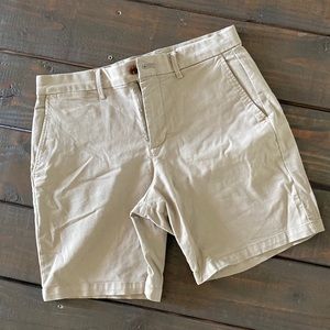 GAP Men’s Size 29 8” Khaki Shorts